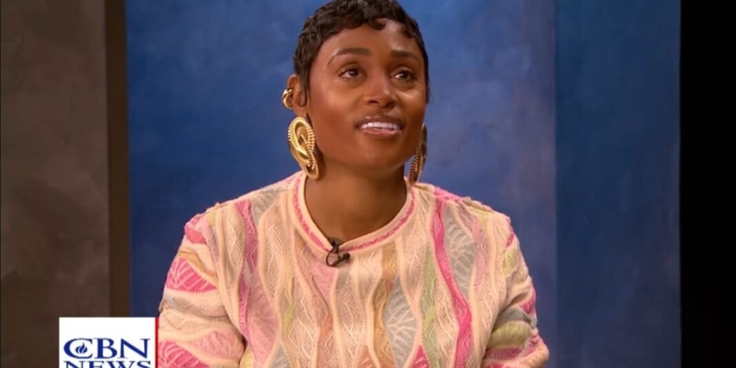 Tiara Walton em um momento de reflexão, transmitindo paz e serenidade após sua conversão.