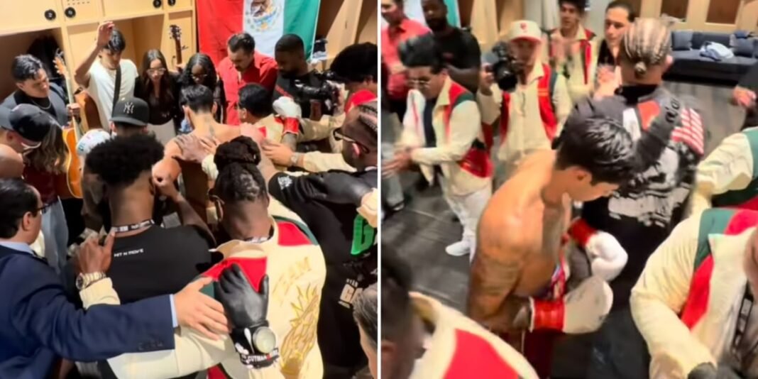 O boxeador Ryan Garcia no ringue após vencer sua luta em Las Vegas