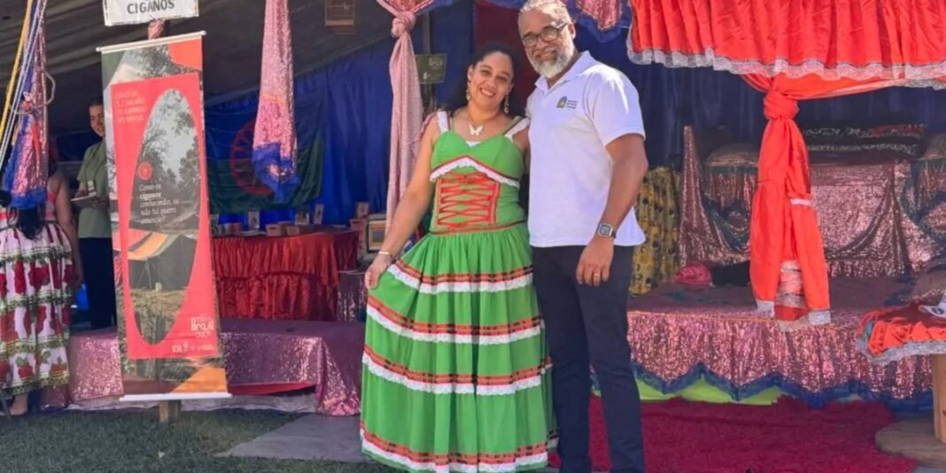 O missionário Gilmar Barbosa e sua esposa Jádi em trabalho evangelístico