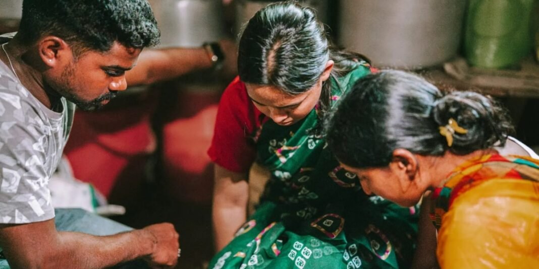 Bíblias deixadas em solo indiano durante período de tensão religiosa