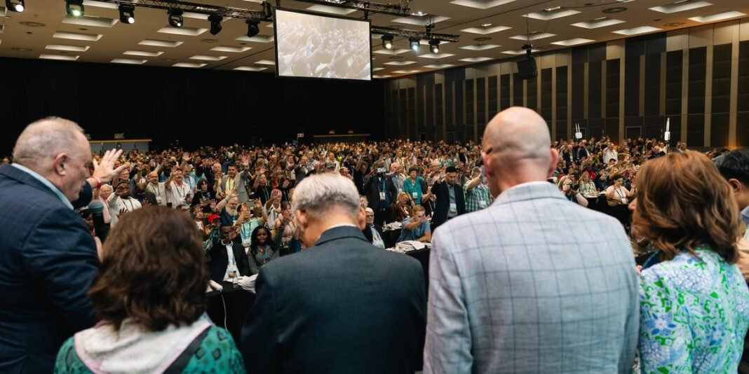 Líderes reunidos na Conferência Geral da Igreja Metodista Global na África do Sul.