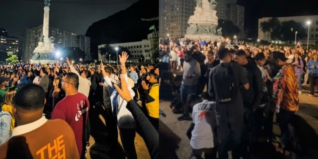 Jovens universitários reunidos em evento de oração no Rio de Janeiro