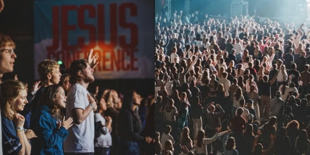 Jovens suecos reunidos em evento cristão