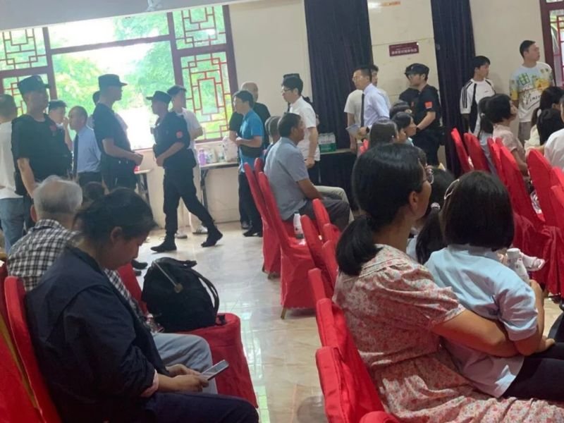 Fachada de delegacia de polícia na China