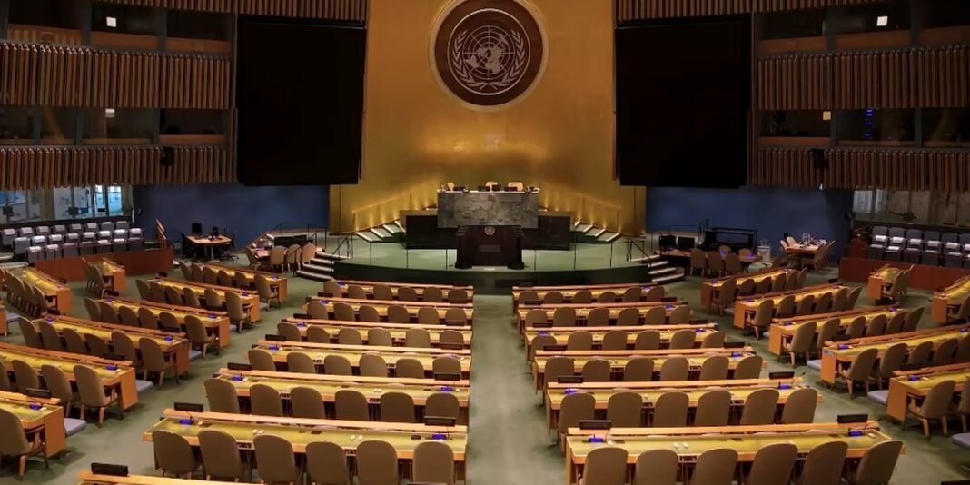 Manifestantes reunidos em frente à sede da ONU em Nova York