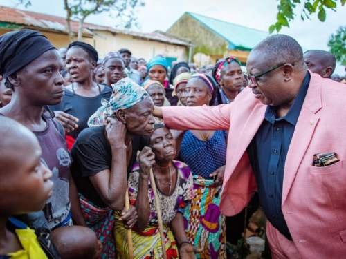 Fachada de igreja comunitária na Nigéria em área sob conflito.