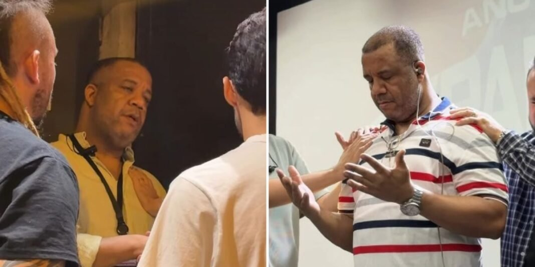 Evangelistas conversam com segurança em frente a bar de heavy metal