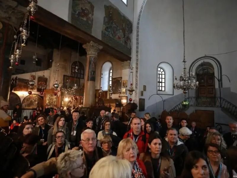Fachada da Igreja da Natividade em Belém ao entardecer