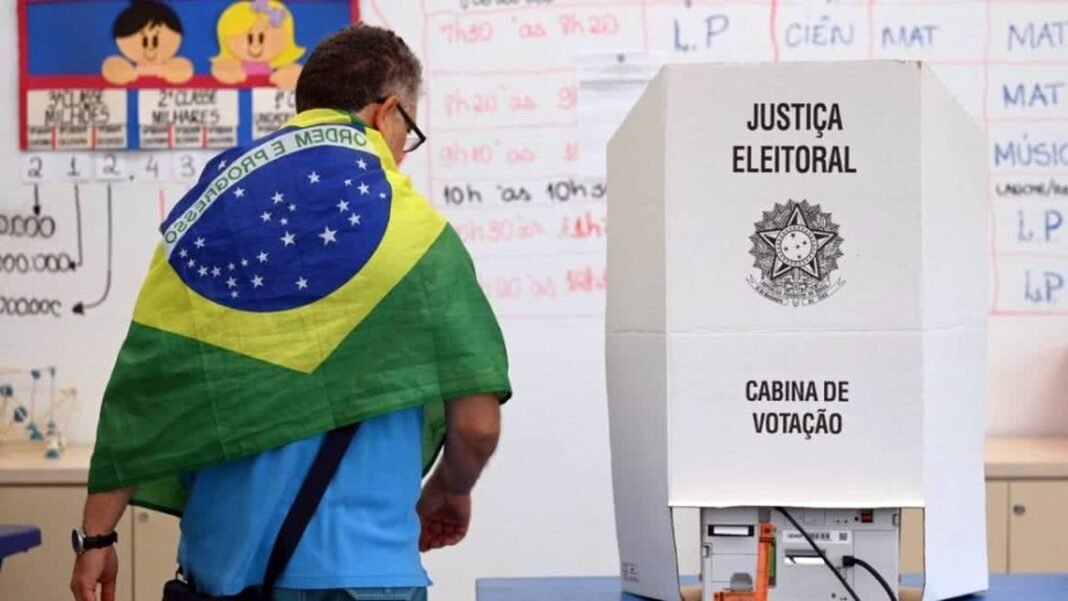 Flávio Bolsonaro em evento de campanha política