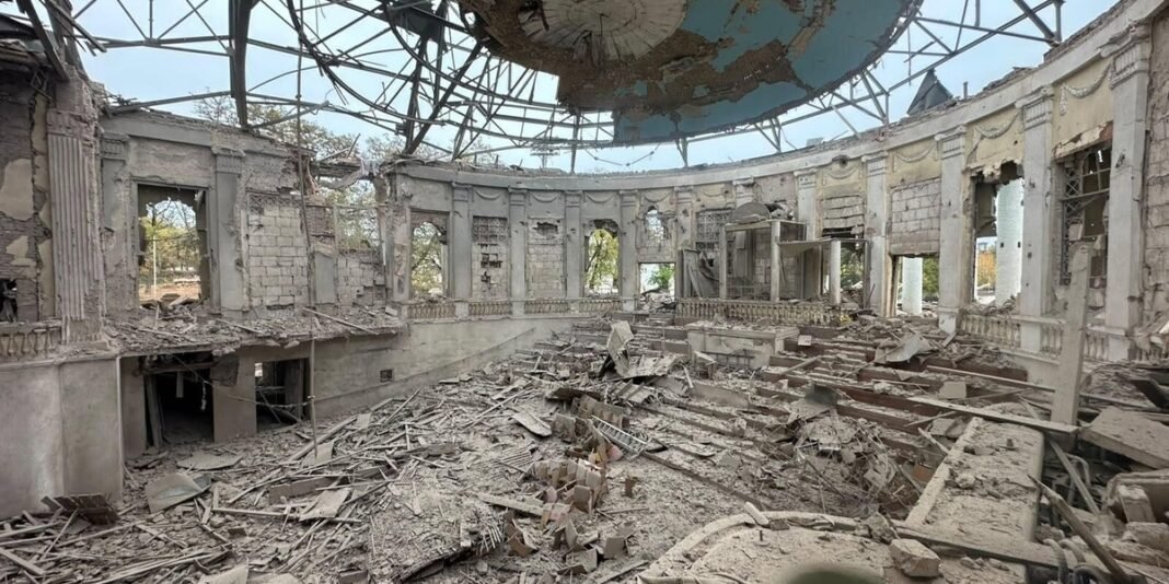 Ruínas da Igreja Boas Novas após ataque de míssil em Kramatorsk