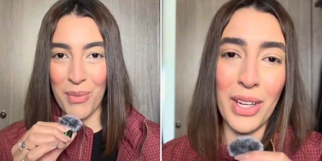 Mulher sorridente segurando sapatinhos de bebê, simbolizando a gravidez de gêmeos.