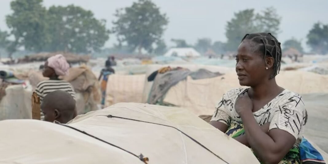 Militares patrulham região na Nigéria após onda de violência.