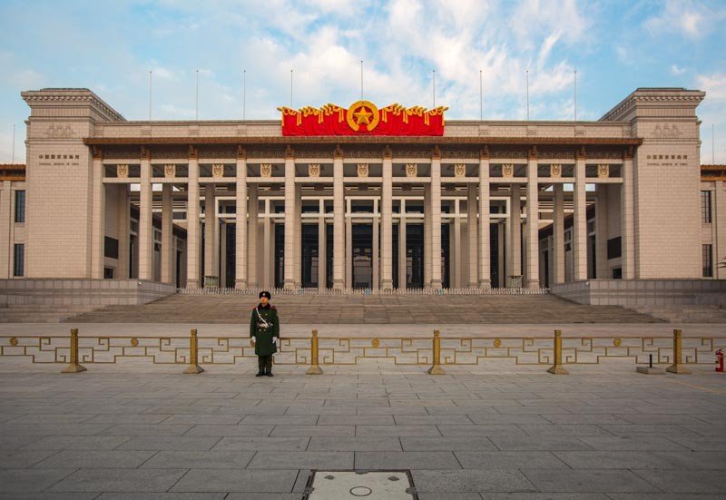 Fachada de um edifício na China representando ambiente de vigilância sobre locais religiosos