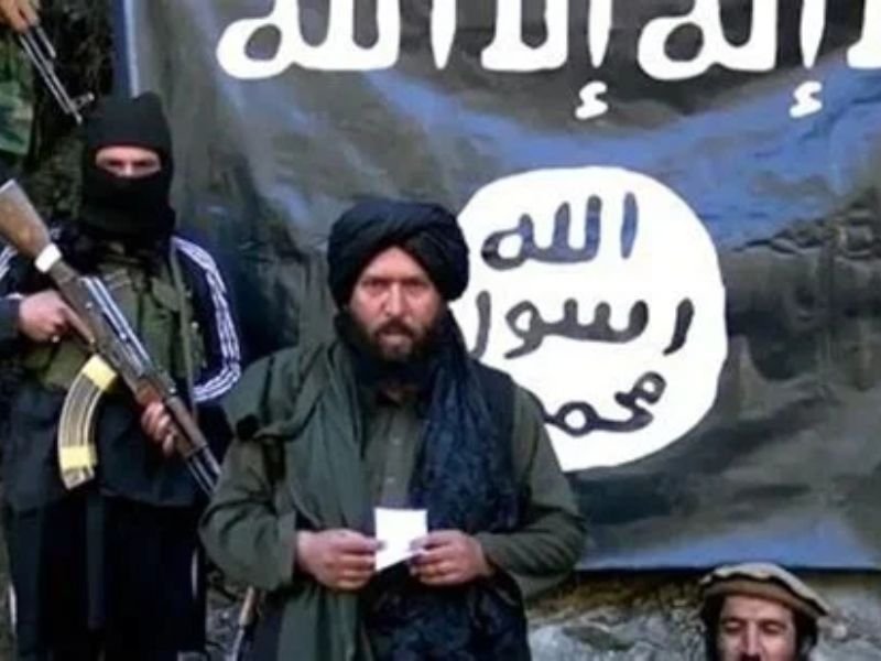Documentos e mapas de análise sobre redes financeiras terroristas.