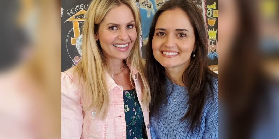 Atriz Danica McKellar em um retrato sereno e profissional